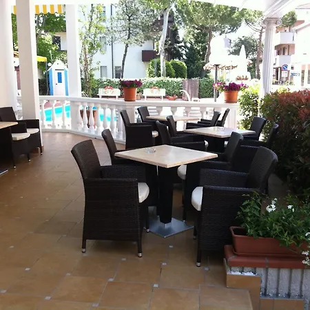 Dei Fiori - Sul Mare Con Piscina Hotell 3*