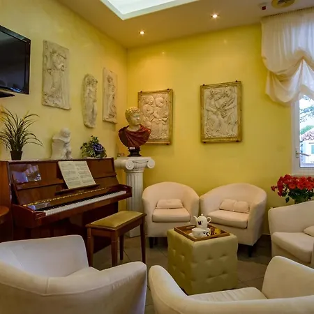 Dei Fiori - Sul Mare Con Piscina Hotel Viserbella di Rimini