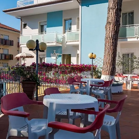 Dei Fiori - Sul Mare Con Piscina Hotel Viserbella di Rimini
