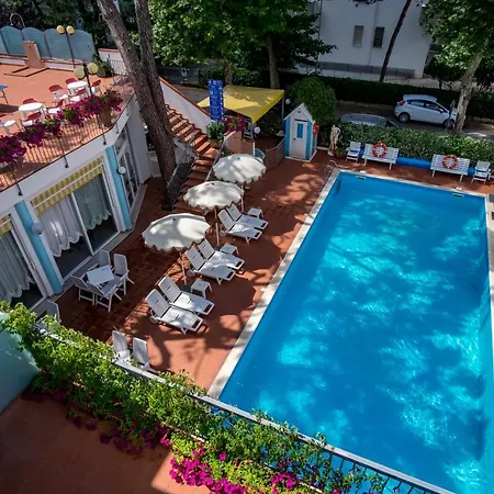 Hotell Dei Fiori - Sul Mare Con Piscina 3*