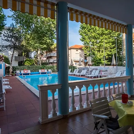 Dei Fiori - Sul Mare Con Piscina Hotell