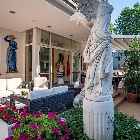 Hotell Dei Fiori - Sul Mare Con Piscina Viserbella di Rimini