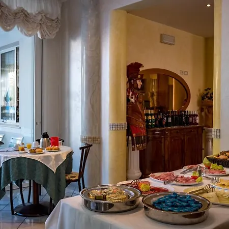 Dei Fiori - Sul Mare Con Piscina Hotel Viserbella di Rimini