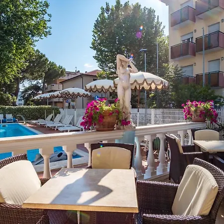 Hotel Dei Fiori - Sul Mare Con Piscina Viserbella di Rimini