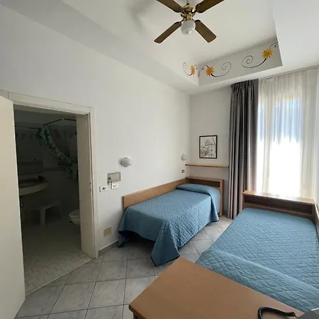 Dei Fiori - Sul Mare Con Piscina Viserbella di Rimini