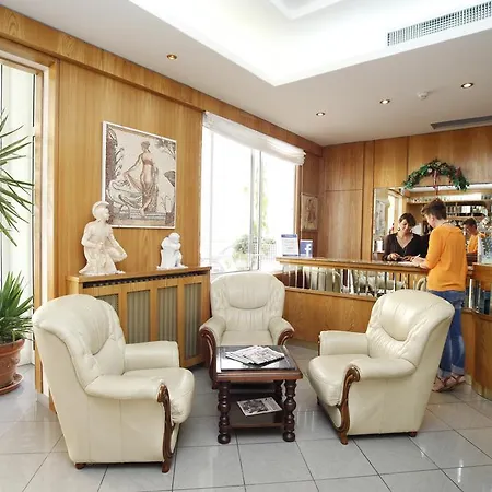 Dei Fiori - Sul Mare Con Piscina 3* Viserbella di Rimini