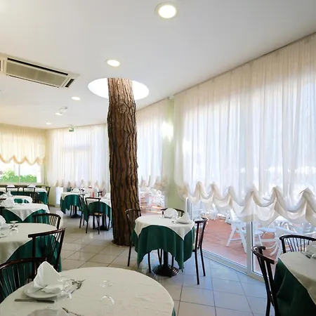 Hotell Dei Fiori - Sul Mare Con Piscina