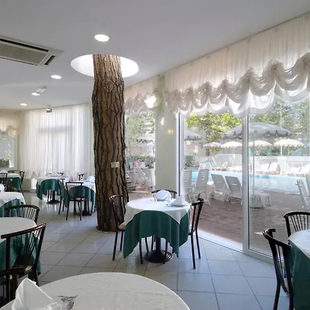 Hotel Dei Fiori - Sul Mare Con Piscina 3*