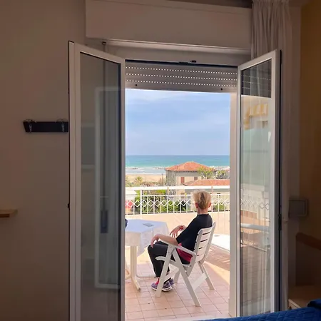 Dei Fiori - Sul Mare Con Piscina Hotel