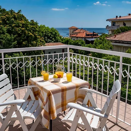 Hotel Dei Fiori - Sul Mare Con Piscina 3*