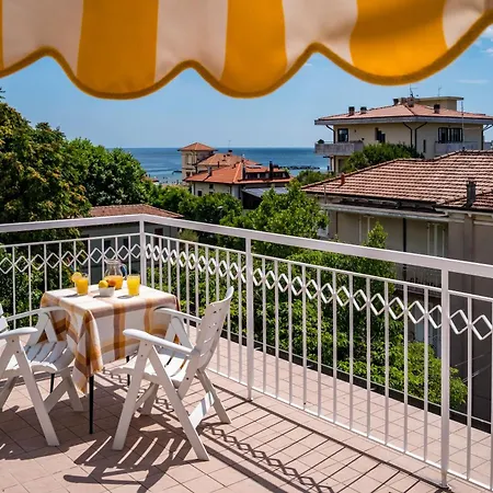 Dei Fiori - Sul Mare Con Piscina 3* Viserbella di Rimini