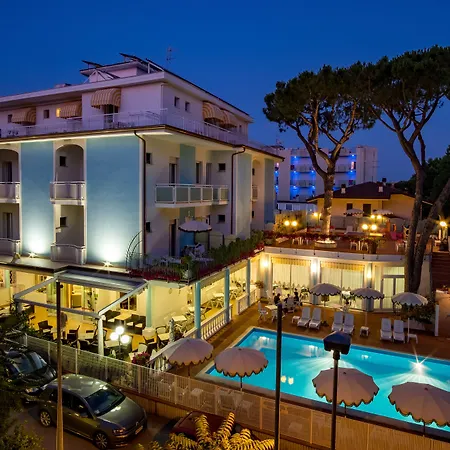 Dei Fiori - Sul Mare Con Piscina Hotel Viserbella di Rimini