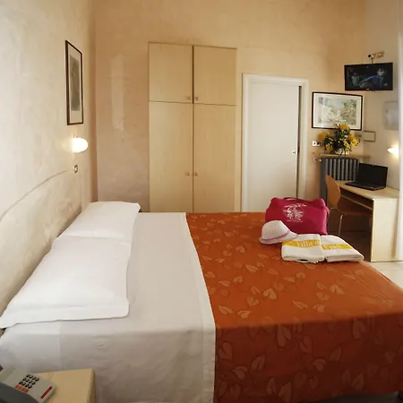 Dei Fiori - Sul Mare Con Piscina Hotel