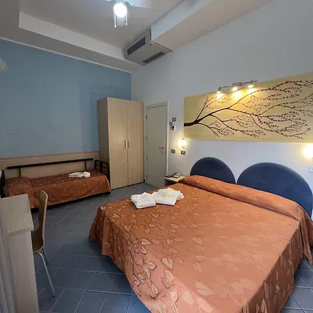 Dei Fiori - Sul Mare Con Piscina Hotell 3*
