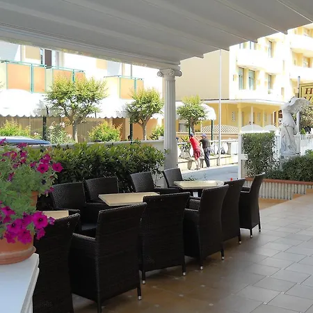 Hotell Dei Fiori - Sul Mare Con Piscina Viserbella di Rimini