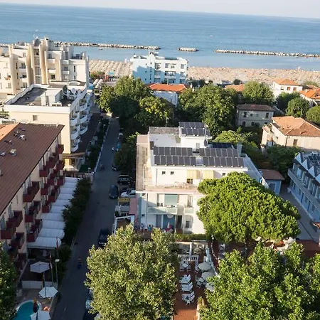 Hotell Dei Fiori - Sul Mare Con Piscina