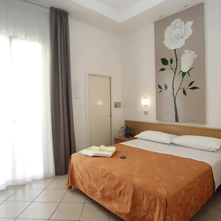 Hotell Dei Fiori - Sul Mare Con Piscina Viserbella di Rimini