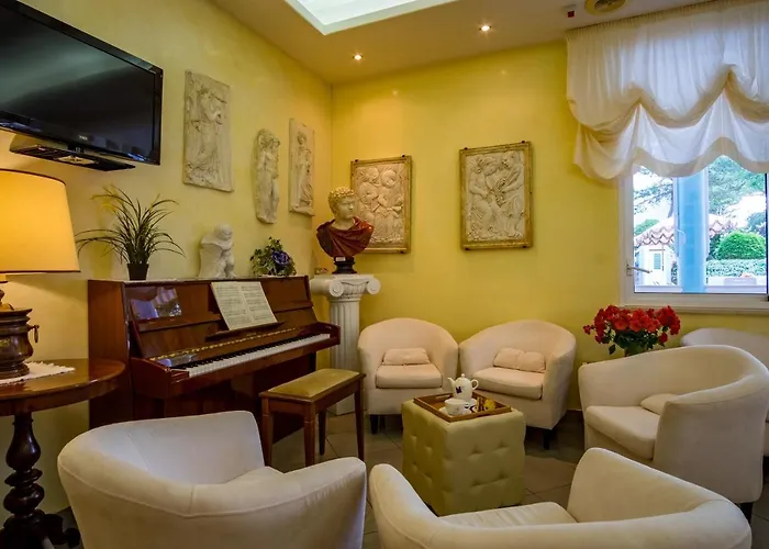 Dei Fiori - Sul Mare Con Piscina Hotel Viserbella di Rimini