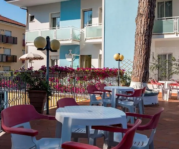 Dei Fiori - Sul Mare Con Piscina Szálloda Viserbella di Rimini