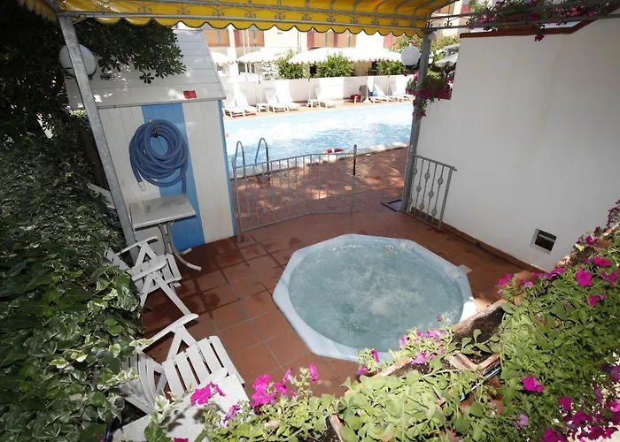 Szálloda Dei Fiori - Sul Mare Con Piscina