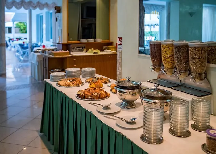 Dei Fiori - Sul Mare Con Piscina Szálloda Viserbella di Rimini