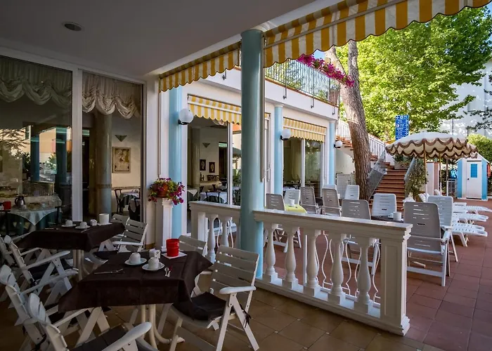 Szálloda Dei Fiori - Sul Mare Con Piscina Viserbella di Rimini