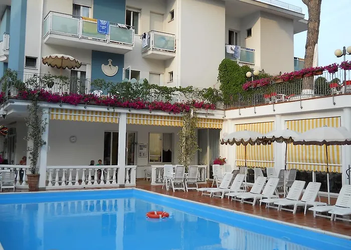 Szálloda Dei Fiori - Sul Mare Con Piscina