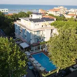 Dei Fiori - Sul Mare Con Piscina Viserbella di Rimini