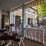 호텔 Dei Fiori - Sul Mare Con Piscina Viserbella di Rimini
