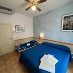 Dei Fiori - Sul Mare Con Piscina Hotel