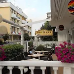 호텔 Dei Fiori - Sul Mare Con Piscina 3*