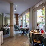 Dei Fiori - Sul Mare Con Piscina Hotel Viserbella di Rimini