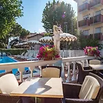 호텔 Dei Fiori - Sul Mare Con Piscina 3*