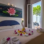 Dei Fiori - Sul Mare Con Piscina 호텔