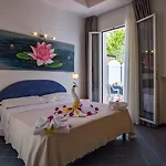 Dei Fiori - Sul Mare Con Piscina 3*