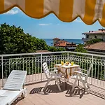 Dei Fiori - Sul Mare Con Piscina 호텔 Viserbella di Rimini
