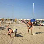 호텔 Dei Fiori - Sul Mare Con Piscina Viserbella di Rimini
