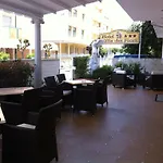 Dei Fiori - Sul Mare Con Piscina Viserbella di Rimini