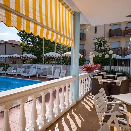 Dei Fiori - Sul Mare Con Piscina 3* Viserbella di Rimini