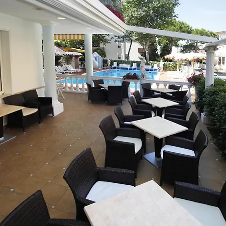 Dei Fiori - Sul Mare Con Piscina Viserbella di Rimini