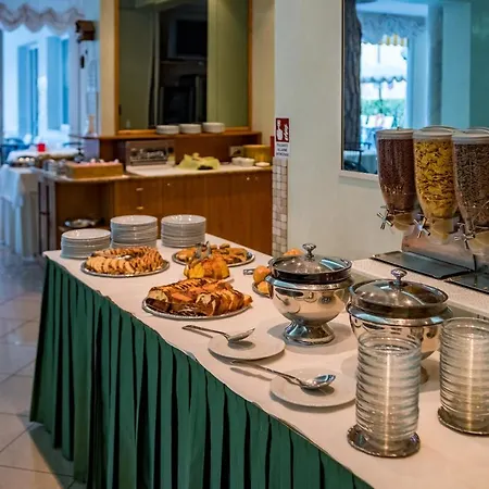 Dei Fiori - Sul Mare Con Piscina فندق Viserbella di Rimini