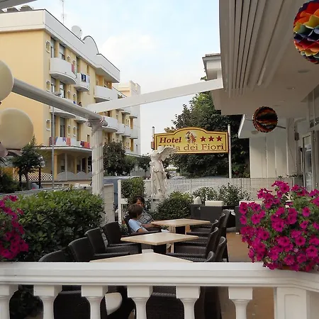 فندق Dei Fiori - Sul Mare Con Piscina 3*