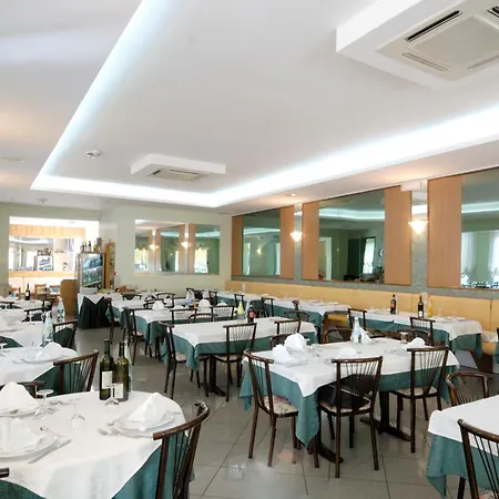 Dei Fiori - Sul Mare Con Piscina Viserbella di Rimini