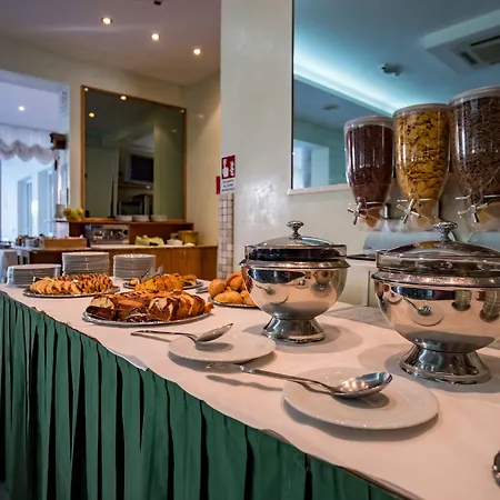 فندق Dei Fiori - Sul Mare Con Piscina 3*