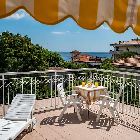 Dei Fiori - Sul Mare Con Piscina Отель Визербелла