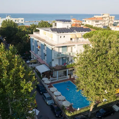 Dei Fiori - Sul Mare Con Piscina فندق