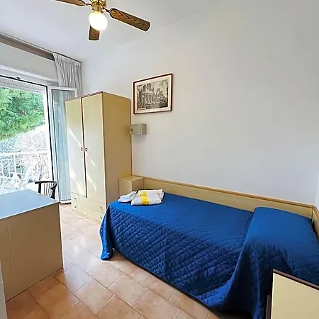 Otel Dei Fiori - Sul Mare Con Piscina 3*