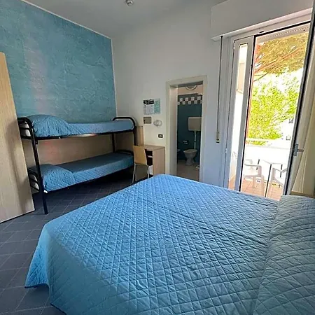 Dei Fiori - Sul Mare Con Piscina Otel Viserbella di Rimini