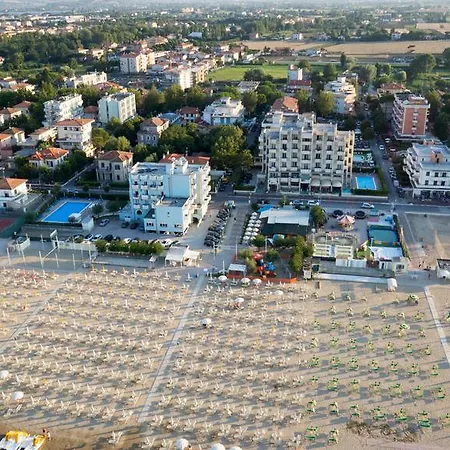 Dei Fiori - Sul Mare Con Piscina Viserbella di Rimini