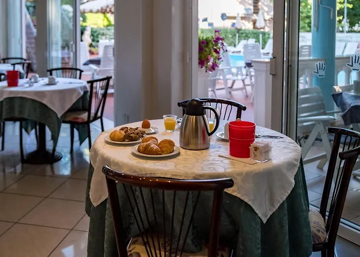 Hotel Dei Fiori - Sul Mare Con Piscina